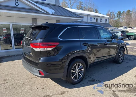 2017 Toyota Highlander Xle z USA, uszkodzony, nr VIN 5TDKZRFH9HS188963
